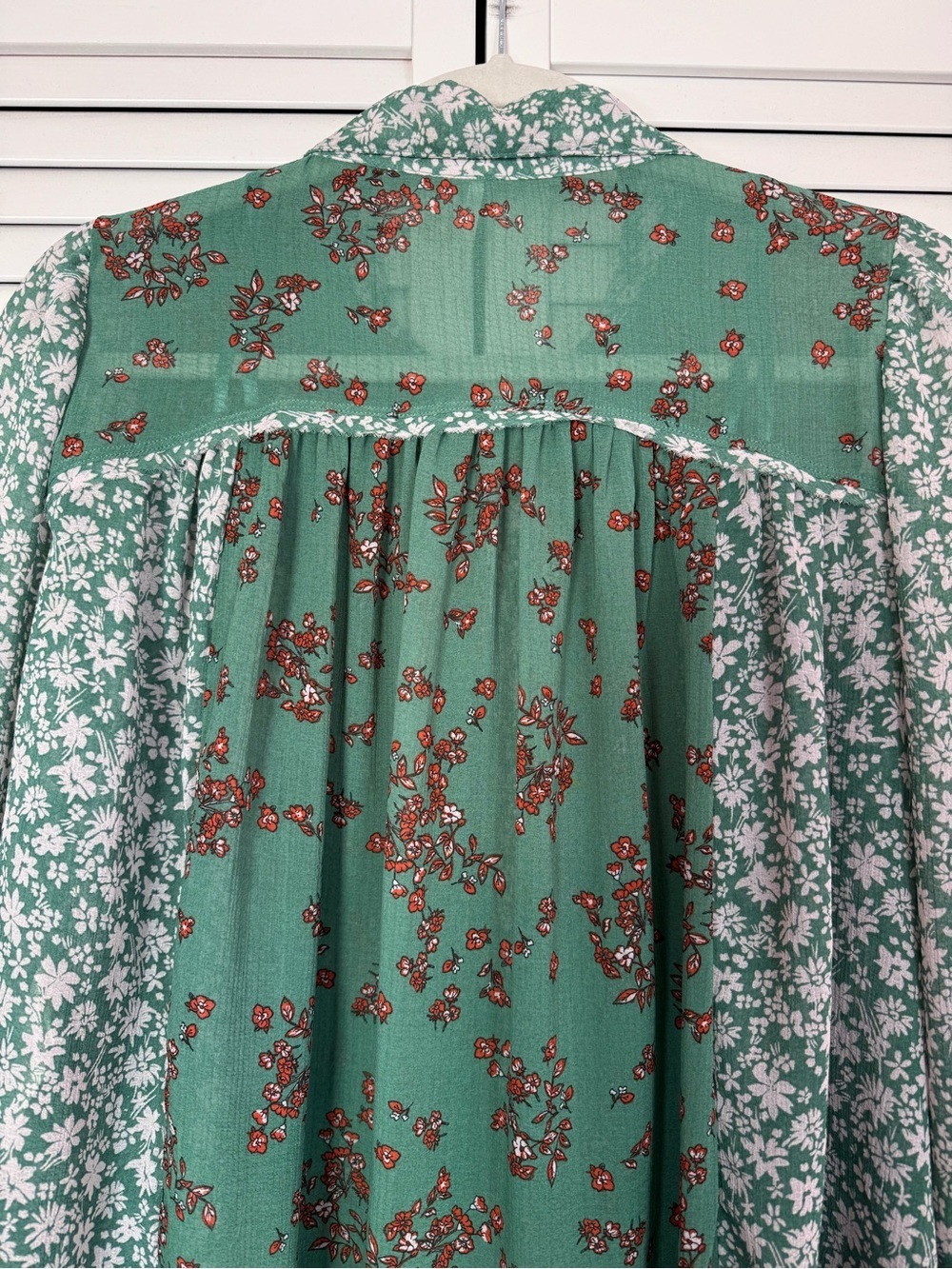 Free People Serena Sheer Floral Flowy Printed Bell Sleeve Blouse Emerald Small - Picture 8 of 10